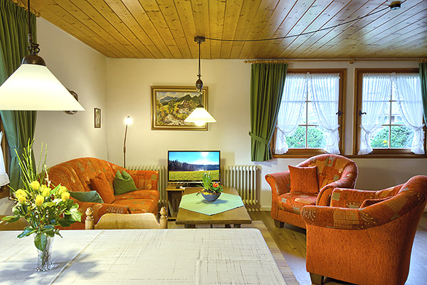 Ferienwohnung 4: Wohn- und Esszimmer