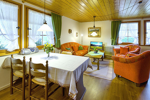 Ferienwohnung 4: Wohn- und Esszimmer